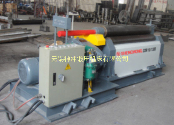 10mm*1300mm機(jī)械對(duì)稱式三輥卷板機(jī).jpg SW11-10x1300機(jī)械對(duì)稱式三輥卷板機(jī).jpg