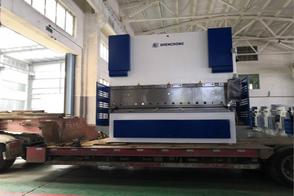 無錫神沖電液同步折彎機.jpg 無錫神沖電液同步折彎機.jpg