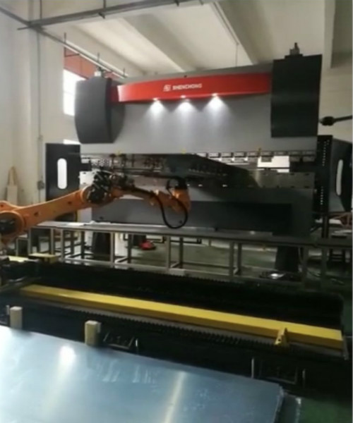 無錫神沖機(jī)器折彎機(jī).jpg 無錫神沖機(jī)器折彎機(jī).jpg