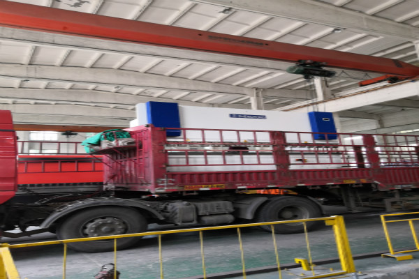 神沖數(shù)控折彎機(jī).jpg 神沖數(shù)控折彎機(jī).jpg