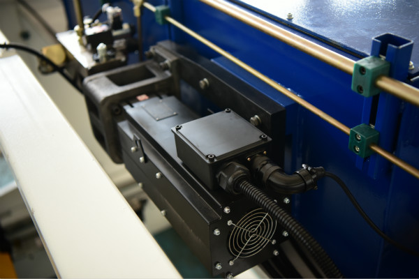 折彎?rùn)C(jī)細(xì)節(jié)圖 折彎?rùn)C(jī)細(xì)節(jié)圖