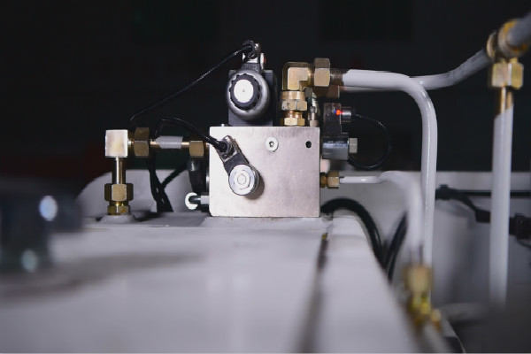 數(shù)控折彎?rùn)C(jī)細(xì)節(jié)圖 數(shù)控折彎?rùn)C(jī)細(xì)節(jié)圖