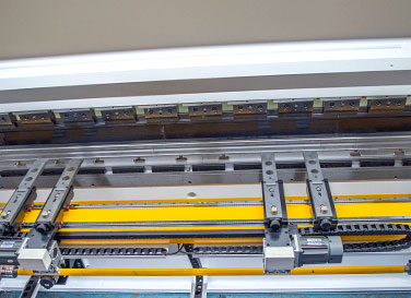 油電混合折彎?rùn)C(jī)標(biāo)配4+1軸后擋料